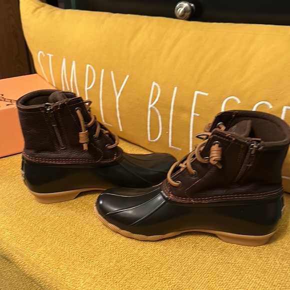 New Sperry Duck Boots Tan/Dark Brown - Picture 4 of 7